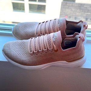 APL Techloom Breeze running shoe